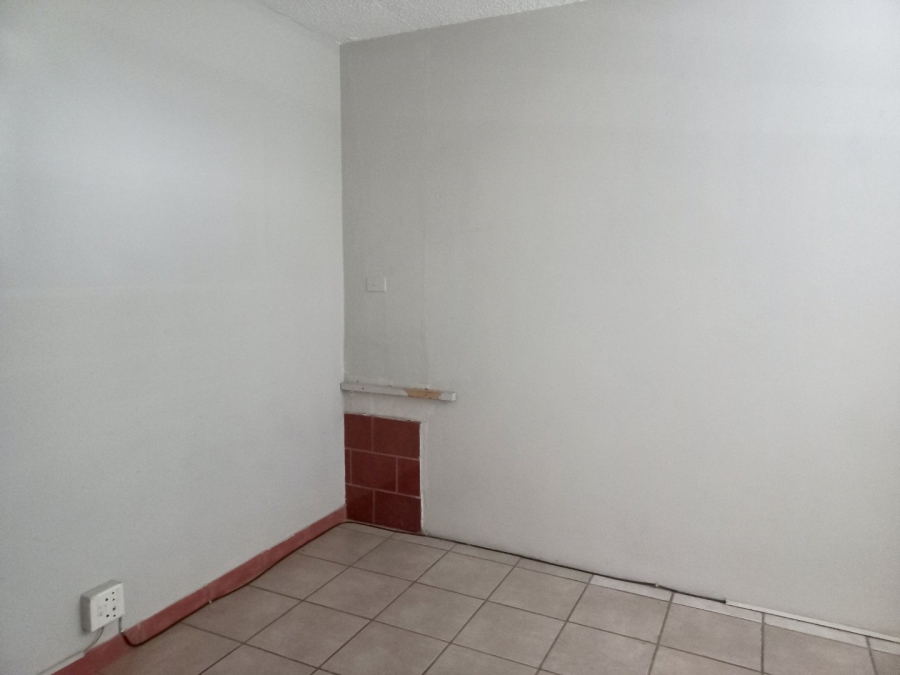 To Let 2 Bedroom Property for Rent in Waverley Gauteng