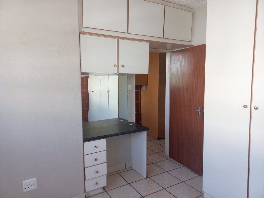 To Let 2 Bedroom Property for Rent in Waverley Gauteng