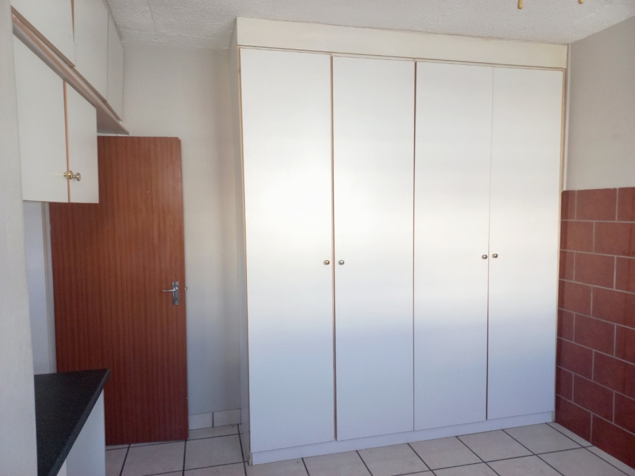 To Let 2 Bedroom Property for Rent in Waverley Gauteng