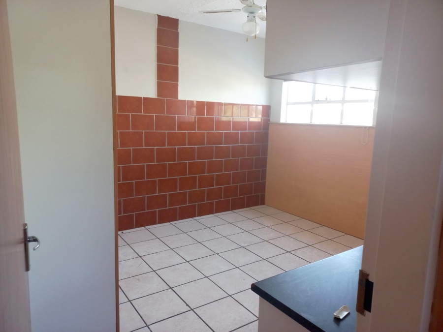 To Let 2 Bedroom Property for Rent in Waverley Gauteng