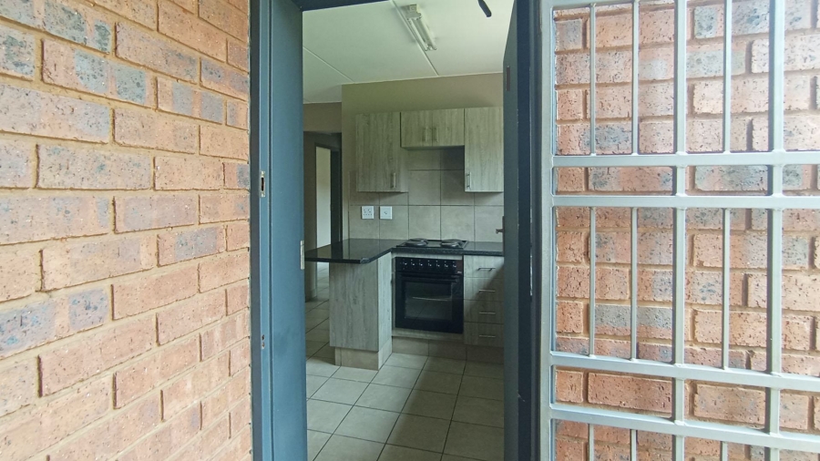 2 Bedroom Property for Sale in La Montagne Gauteng