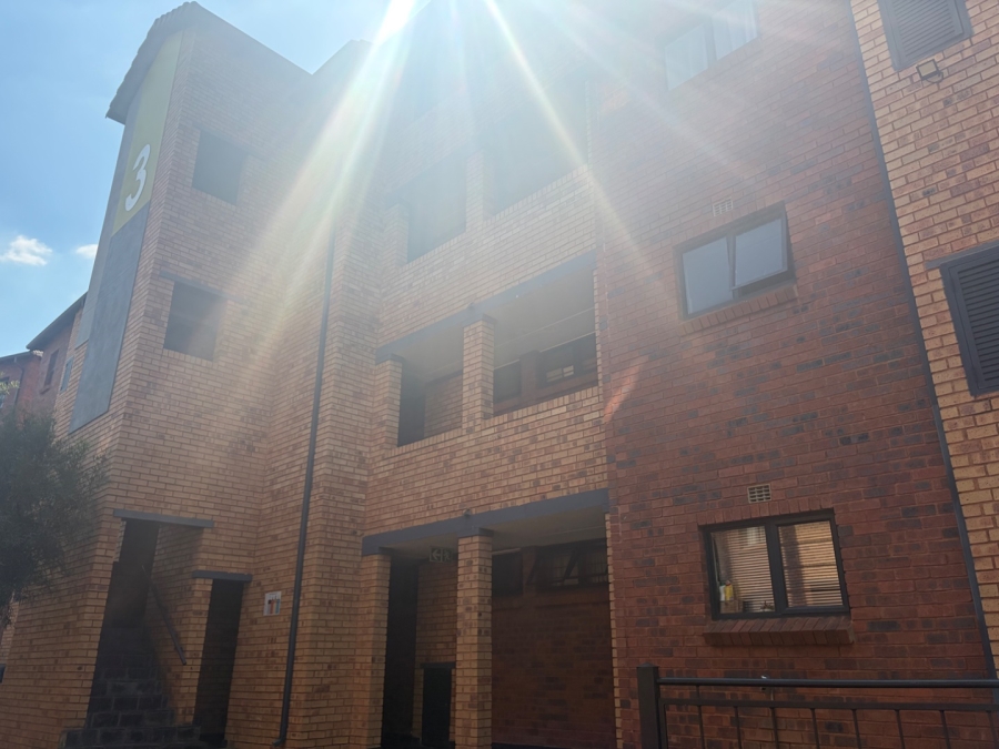 2 Bedroom Property for Sale in La Montagne Gauteng