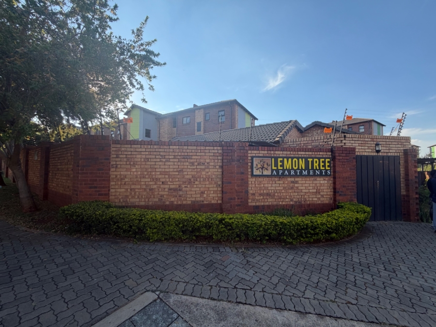 2 Bedroom Property for Sale in La Montagne Gauteng