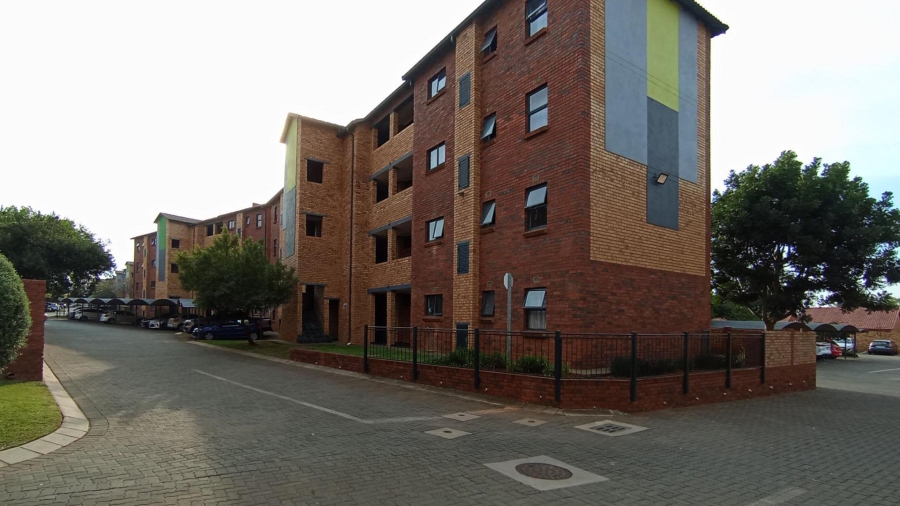 2 Bedroom Property for Sale in La Montagne Gauteng