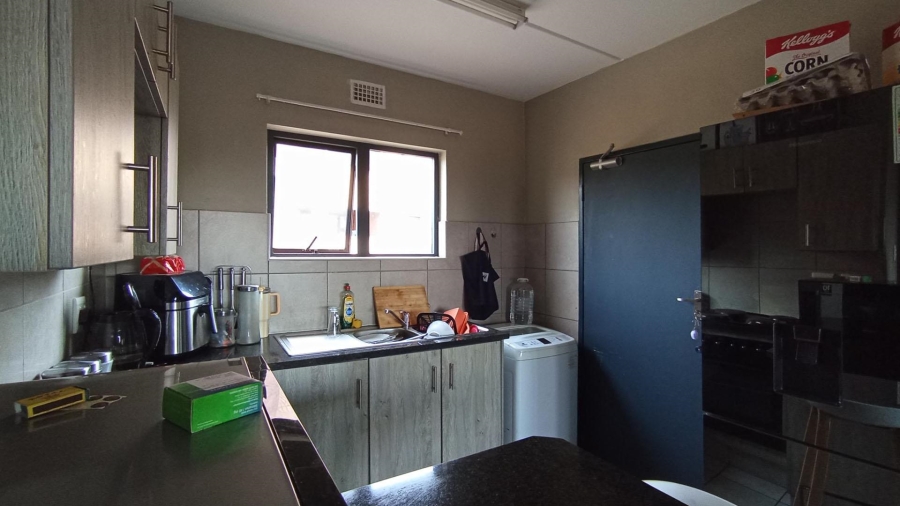 2 Bedroom Property for Sale in La Montagne Gauteng