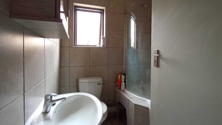 2 Bedroom Property for Sale in La Montagne Gauteng