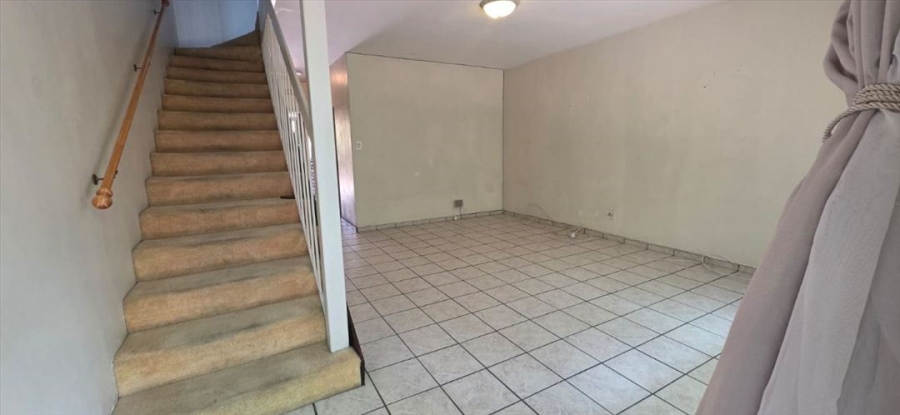 2 Bedroom Property for Sale in Dayanglen Gauteng