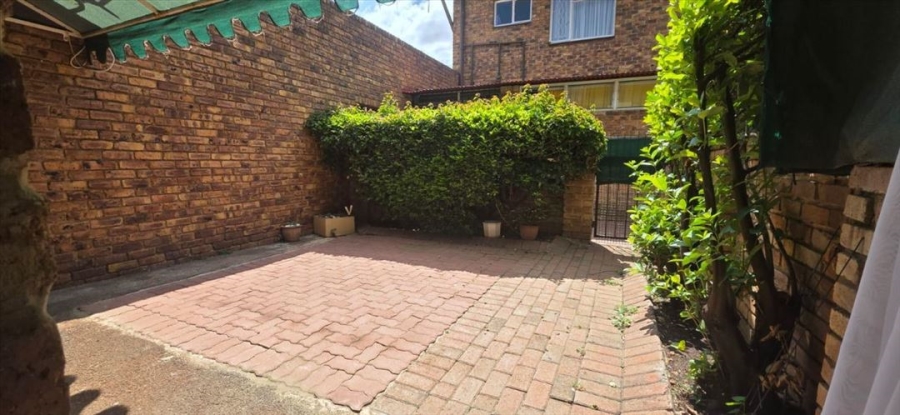 2 Bedroom Property for Sale in Dayanglen Gauteng