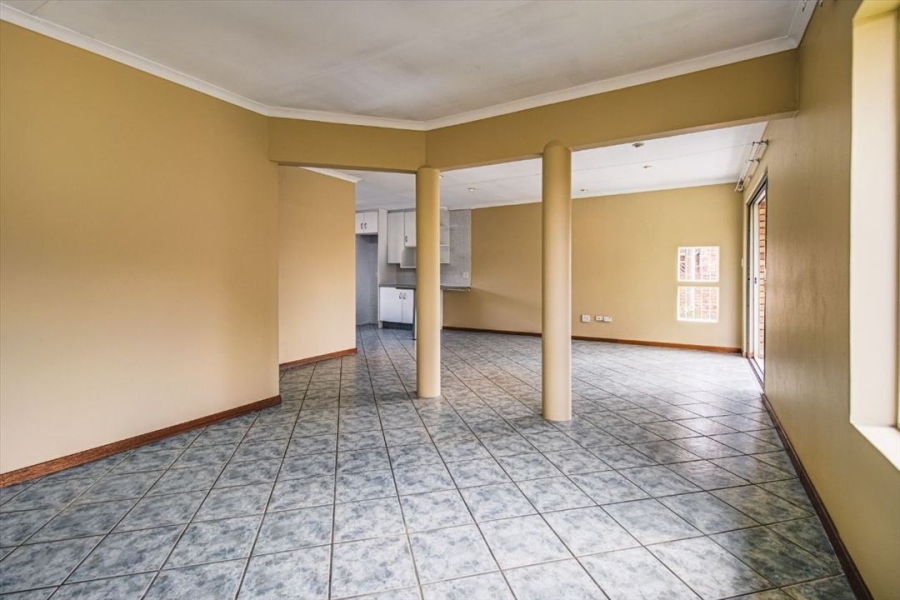2 Bedroom Property for Sale in Glen Marais Gauteng