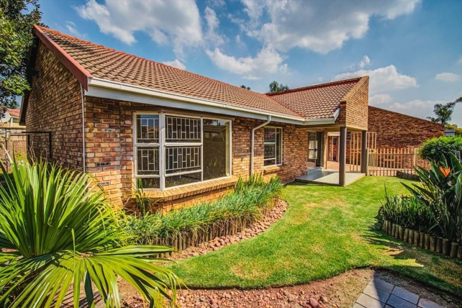 2 Bedroom Property for Sale in Glen Marais Gauteng