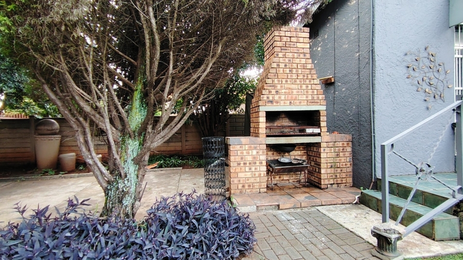 3 Bedroom Property for Sale in Rothdene Gauteng