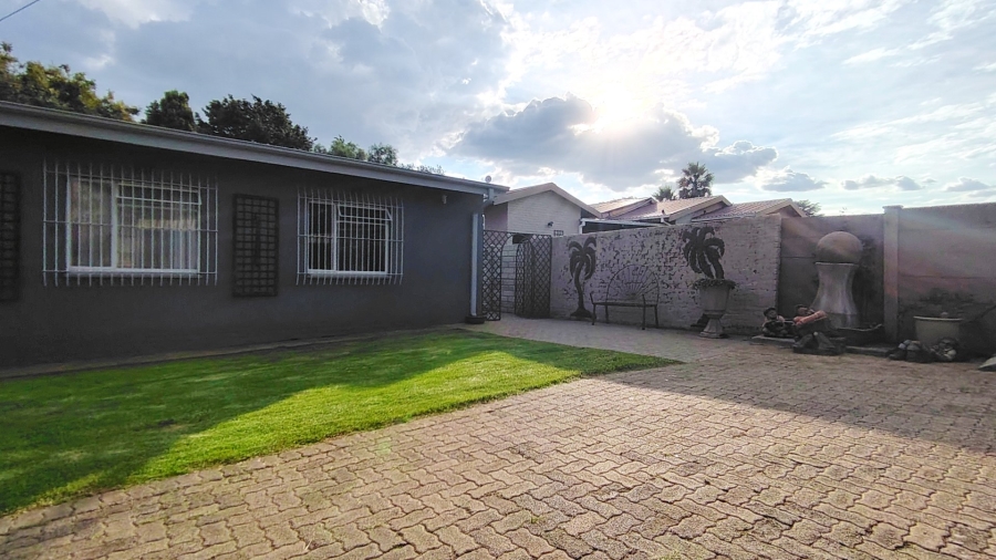 3 Bedroom Property for Sale in Rothdene Gauteng