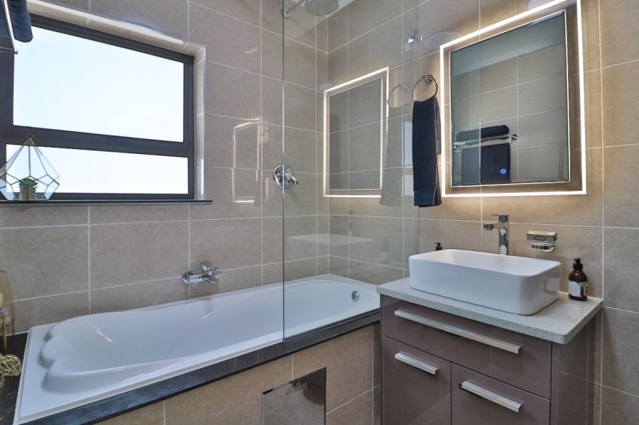 1 Bedroom Property for Sale in Fourways Gauteng
