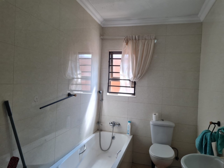 To Let 3 Bedroom Property for Rent in Lenasia Ext 13 Gauteng