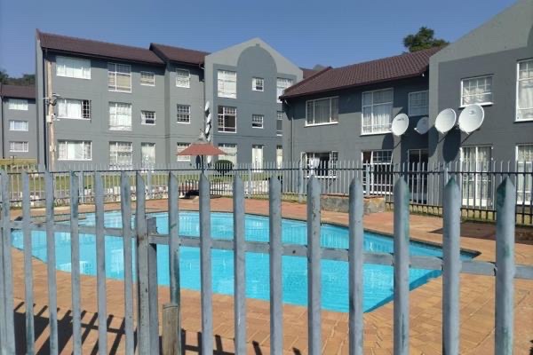 2 Bedroom Property for Sale in Mondeor Gauteng