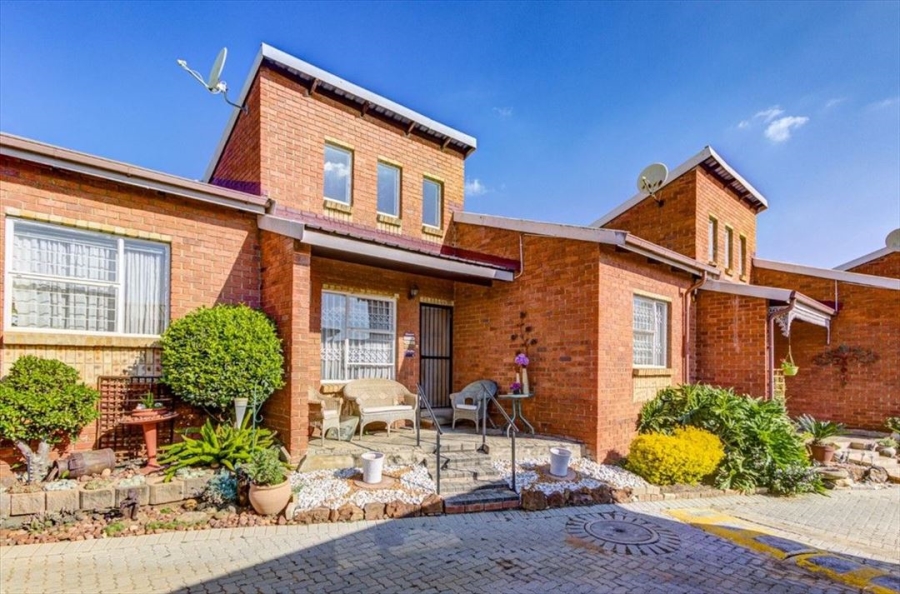 2 Bedroom Property for Sale in Glen Marais Gauteng