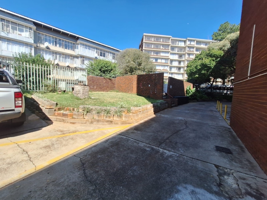 1 Bedroom Property for Sale in Queenswood Gauteng