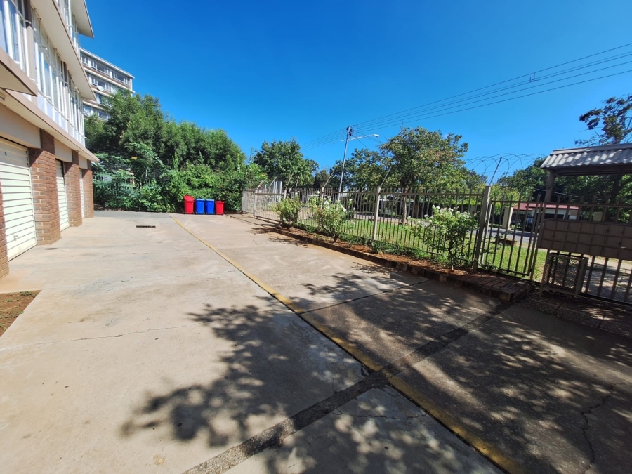 1 Bedroom Property for Sale in Queenswood Gauteng