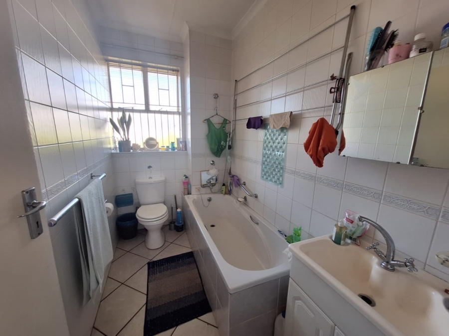 1 Bedroom Property for Sale in Queenswood Gauteng