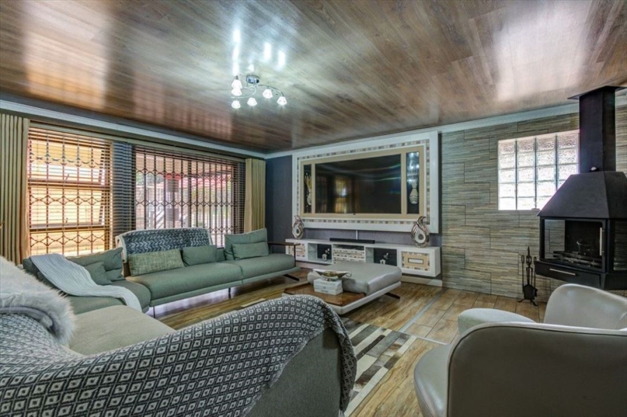 4 Bedroom Property for Sale in Birchleigh North Gauteng