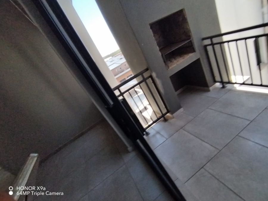 To Let 2 Bedroom Property for Rent in Glen Marais Gauteng