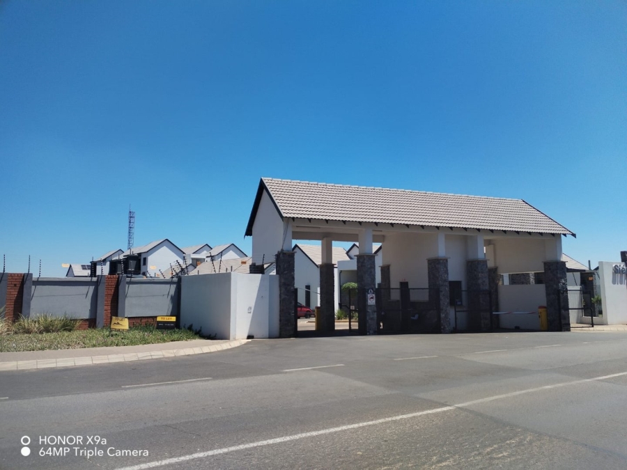 To Let 2 Bedroom Property for Rent in Glen Marais Gauteng