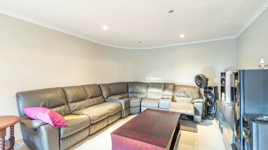 5 Bedroom Property for Sale in Eastleigh Ridge Gauteng