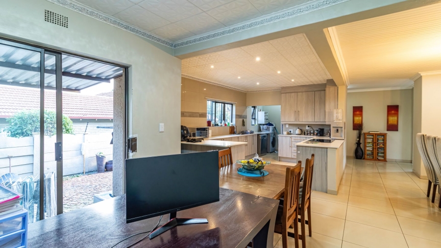 5 Bedroom Property for Sale in Eastleigh Ridge Gauteng