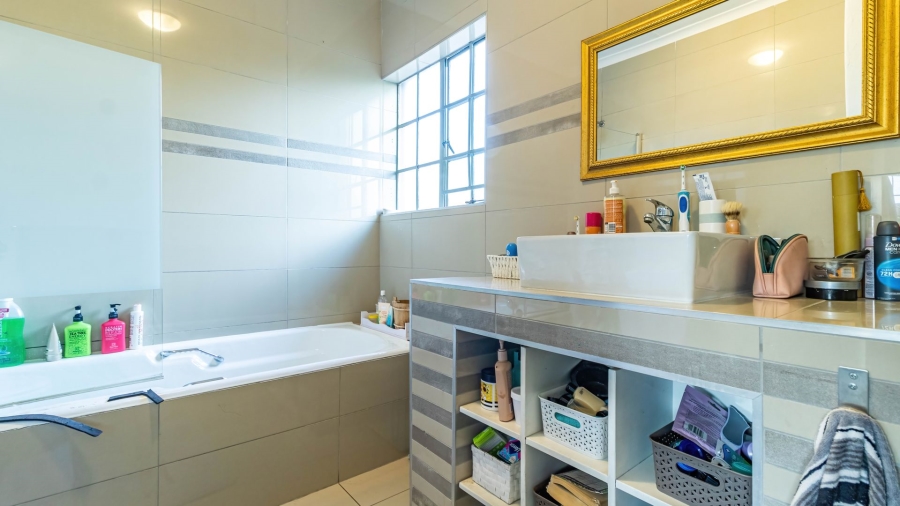 5 Bedroom Property for Sale in Eastleigh Ridge Gauteng