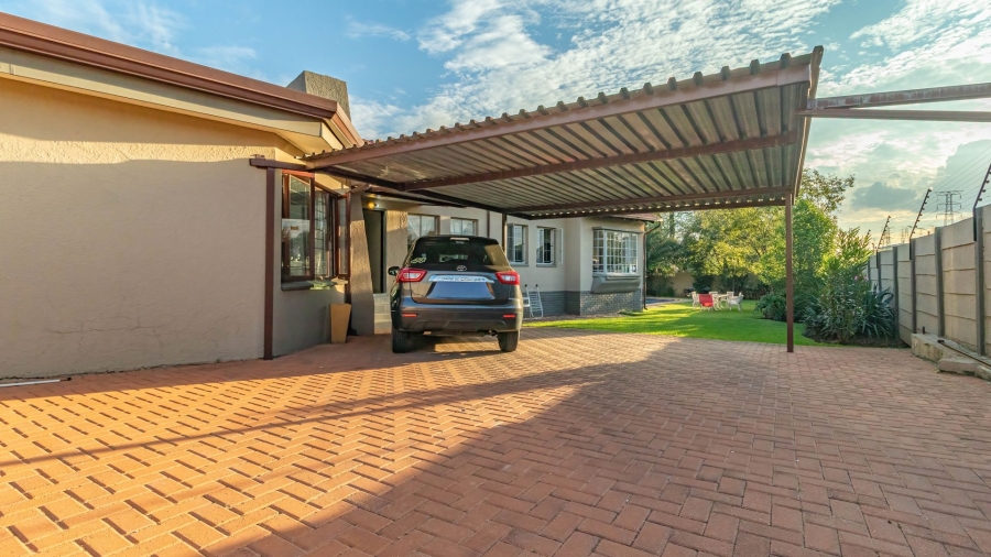 5 Bedroom Property for Sale in Eastleigh Ridge Gauteng