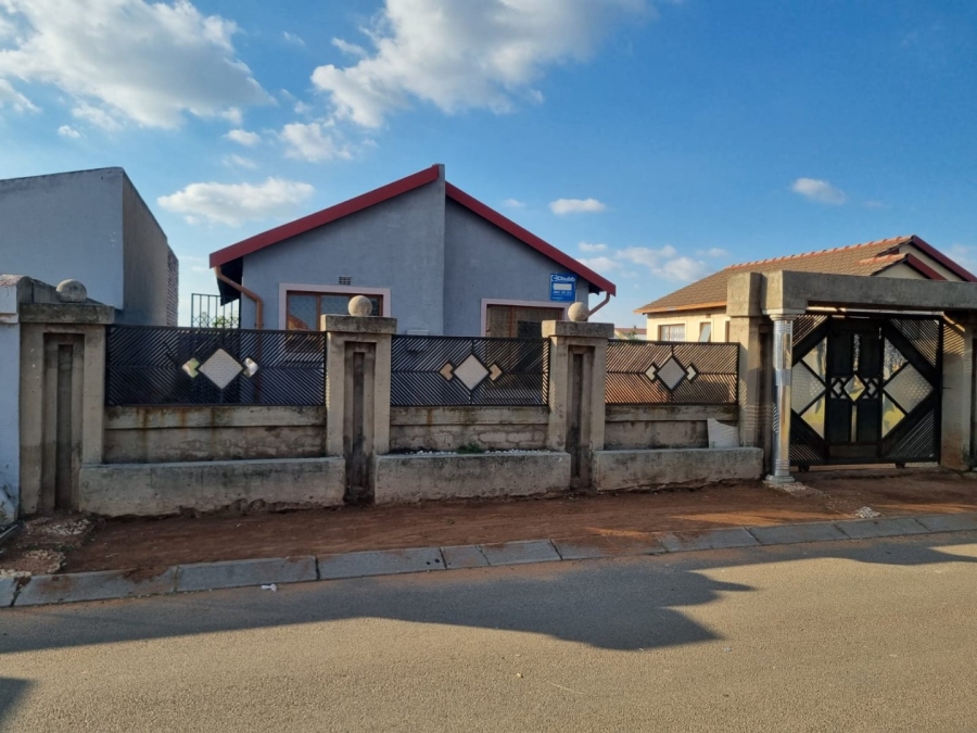 3 Bedroom Property for Sale in Roodekop Gauteng