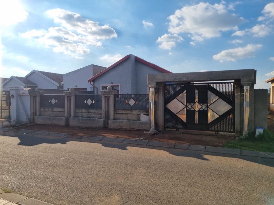 3 Bedroom Property for Sale in Roodekop Gauteng