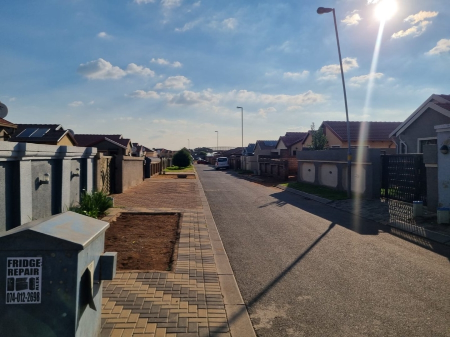 3 Bedroom Property for Sale in Roodekop Gauteng
