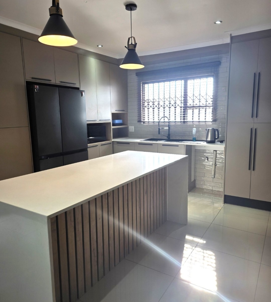 3 Bedroom Property for Sale in Halfway House Gauteng