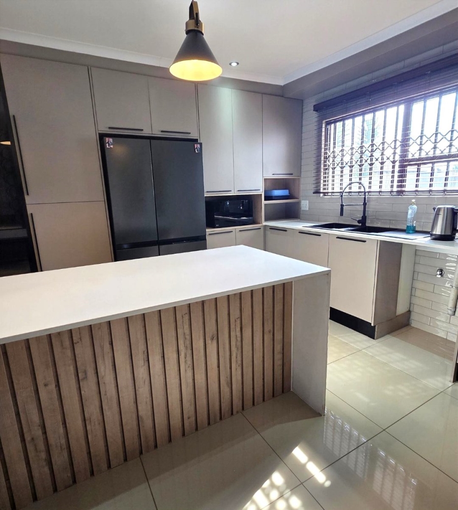 3 Bedroom Property for Sale in Halfway House Gauteng