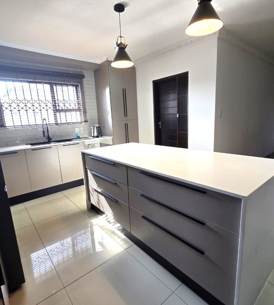 3 Bedroom Property for Sale in Halfway House Gauteng
