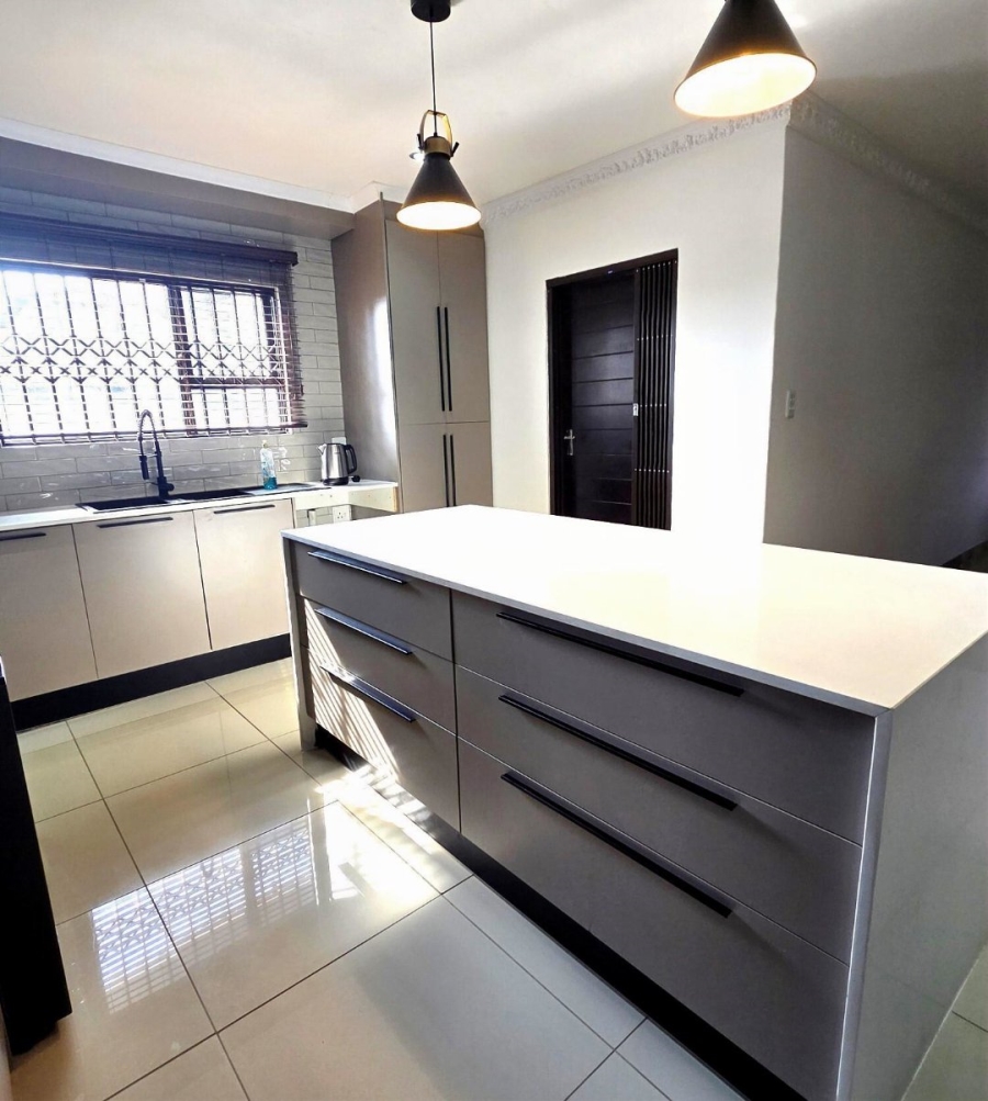 3 Bedroom Property for Sale in Halfway House Gauteng