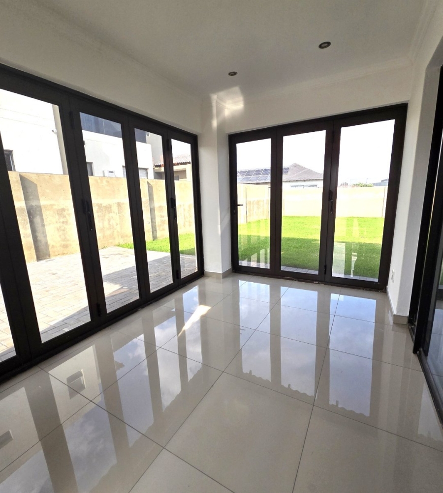 3 Bedroom Property for Sale in Halfway House Gauteng