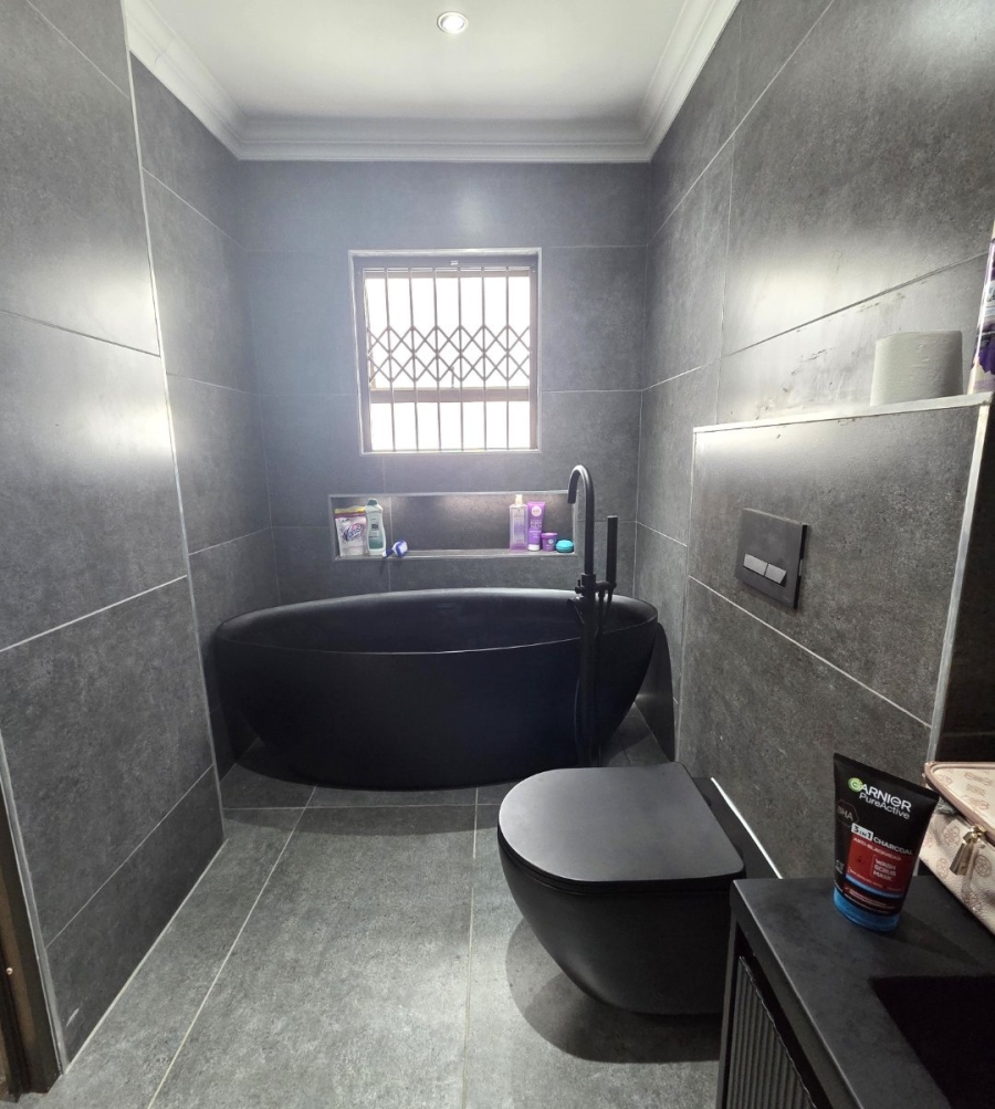 3 Bedroom Property for Sale in Halfway House Gauteng