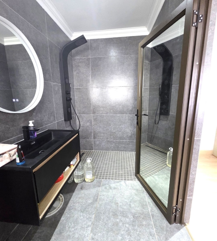 3 Bedroom Property for Sale in Halfway House Gauteng