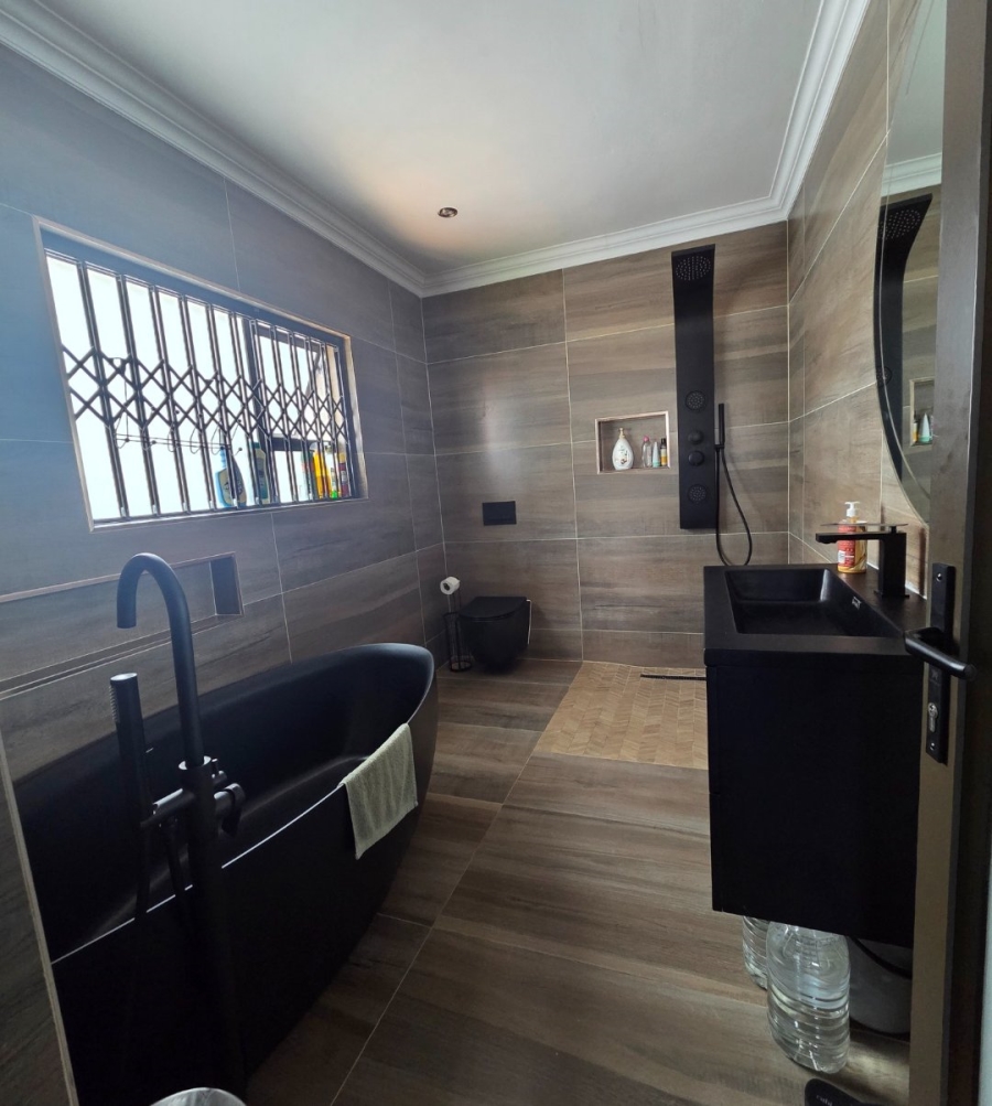 3 Bedroom Property for Sale in Halfway House Gauteng