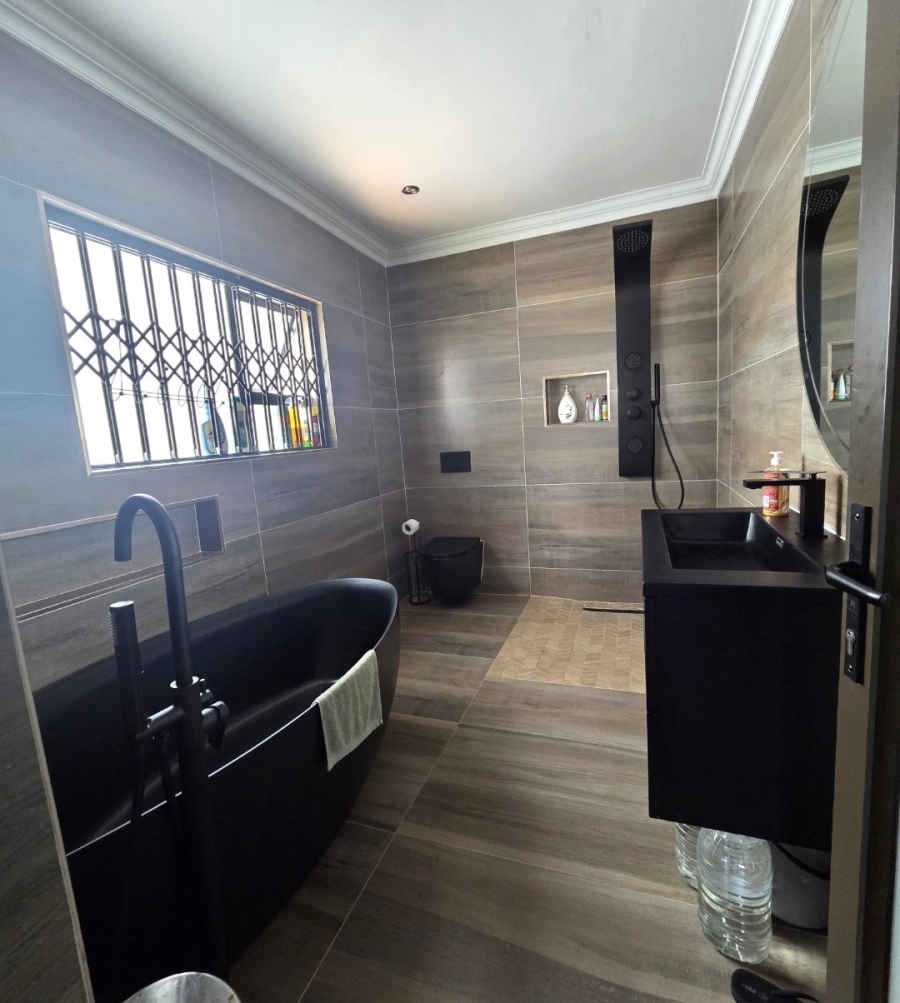 3 Bedroom Property for Sale in Halfway House Gauteng