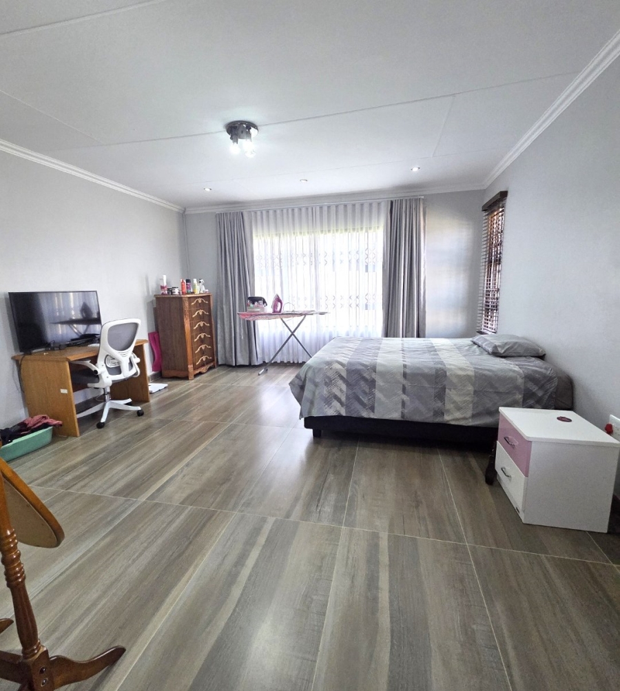 3 Bedroom Property for Sale in Halfway House Gauteng