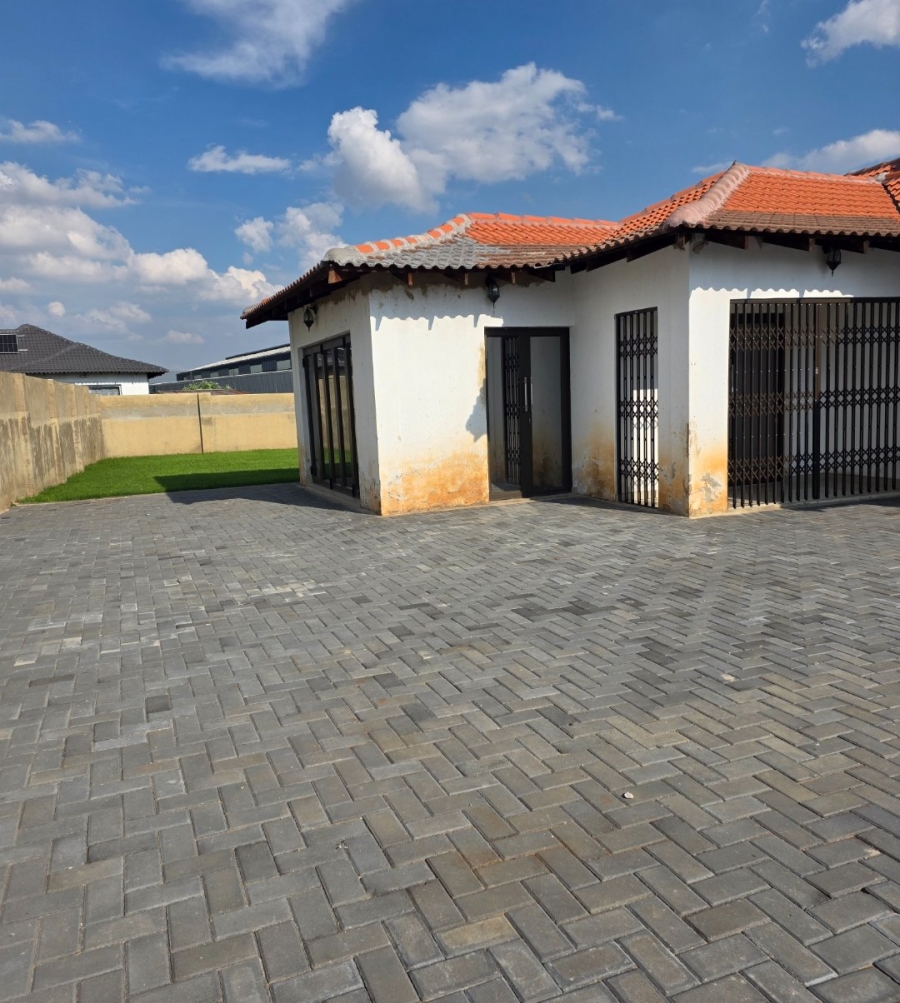 3 Bedroom Property for Sale in Halfway House Gauteng