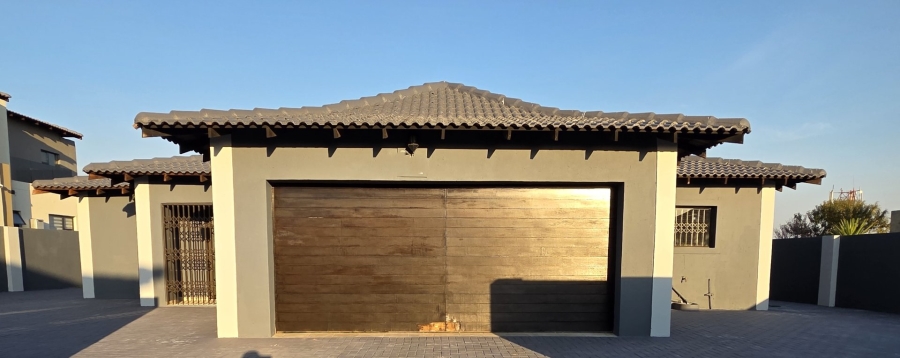 3 Bedroom Property for Sale in Halfway House Gauteng