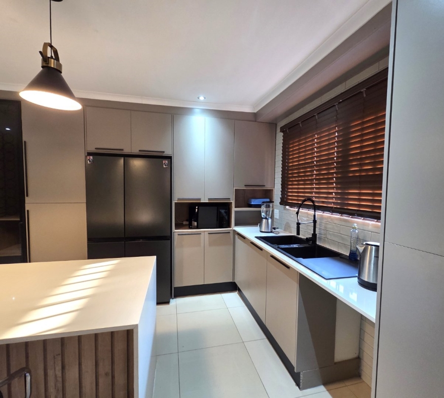 3 Bedroom Property for Sale in Halfway House Gauteng