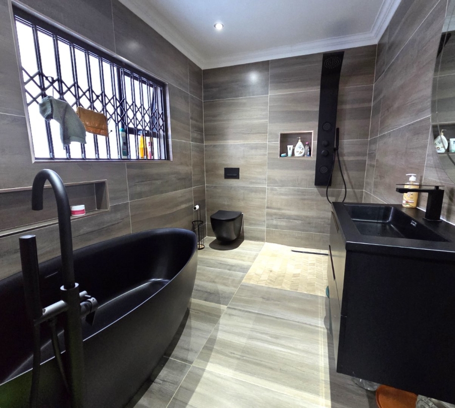 3 Bedroom Property for Sale in Halfway House Gauteng