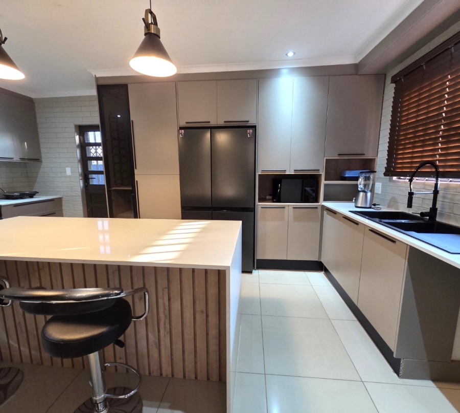 3 Bedroom Property for Sale in Halfway House Gauteng