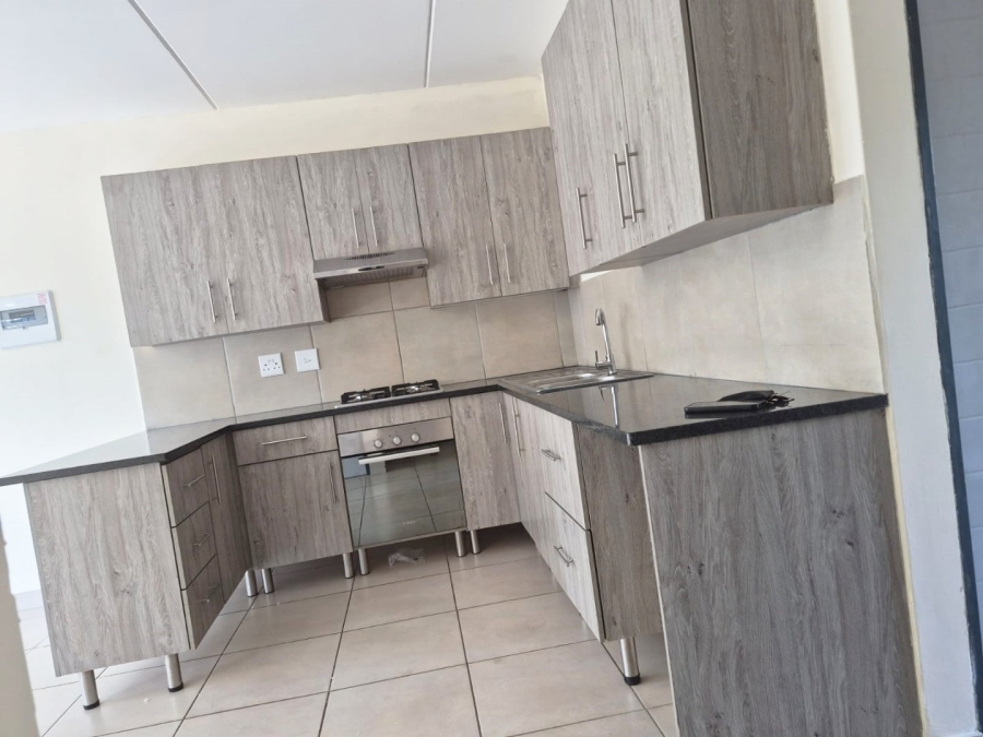 2 Bedroom Property for Sale in Glen Austin Gauteng