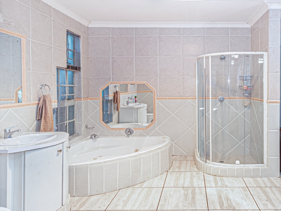 3 Bedroom Property for Sale in Mountain View Gauteng